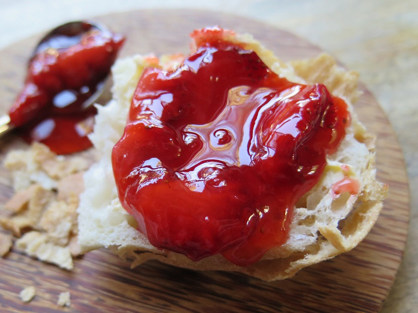 chili-strawberry-jam